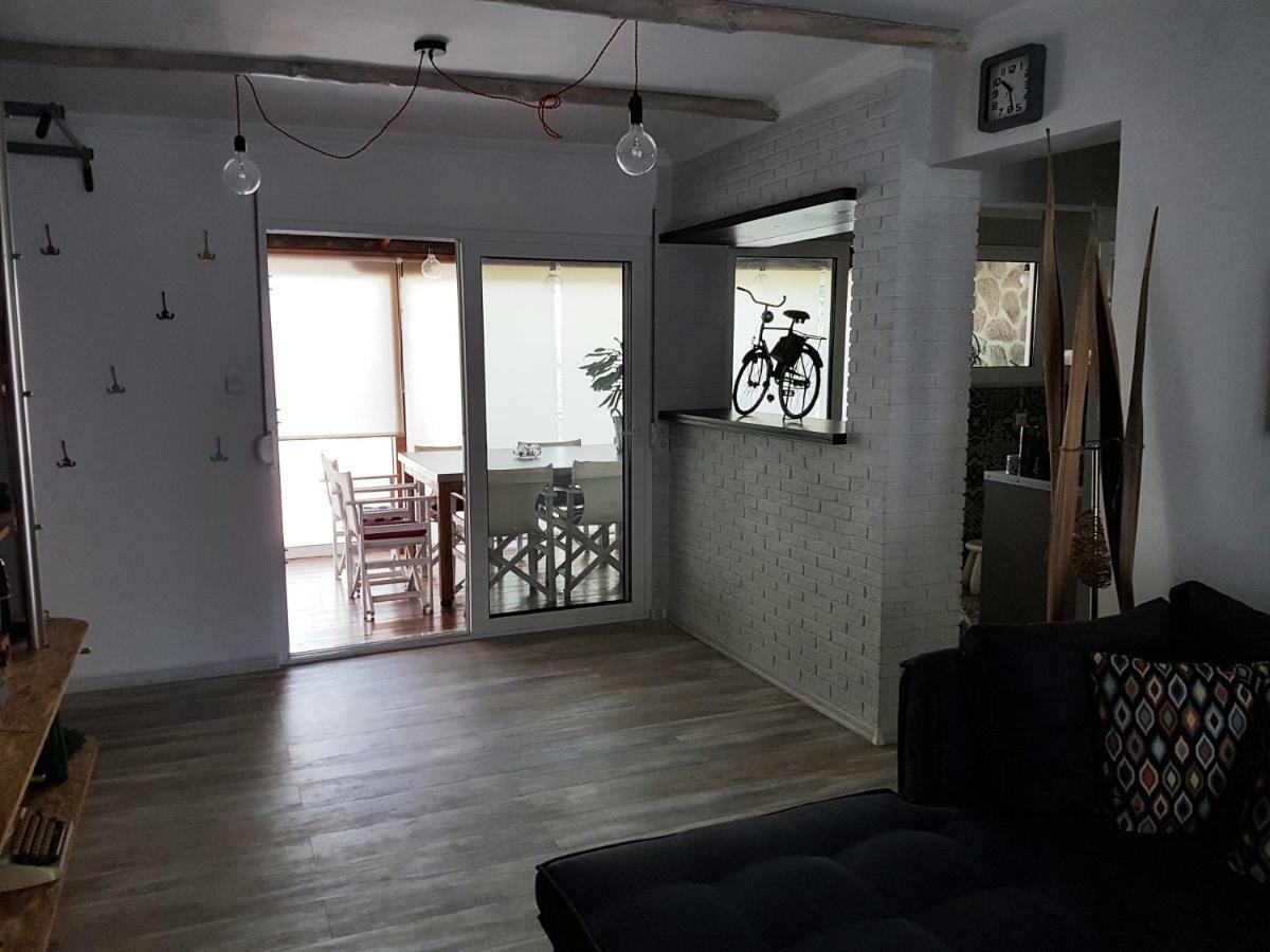 Apartment Almost Smell The Sea!